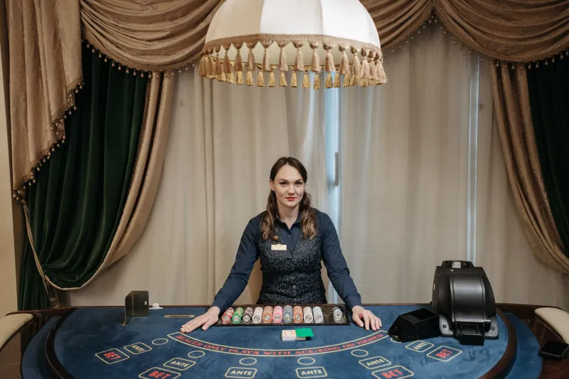 More Than a Face Behind the Cards: How Live Dealers Are Reshaping Australian Player Loyalty